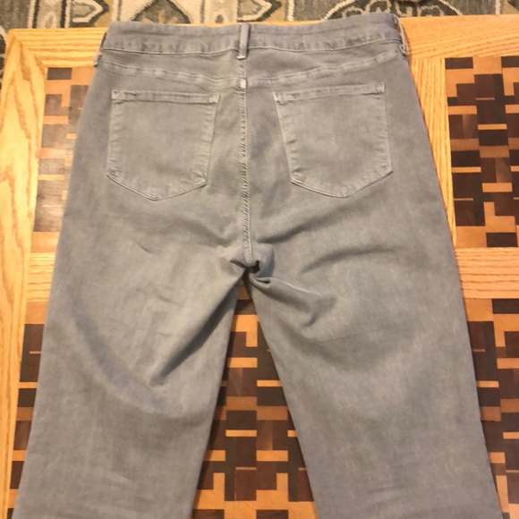 Capris - Picture 3 of 4